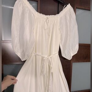 Anthropologie stunning summer white dress! Size small.